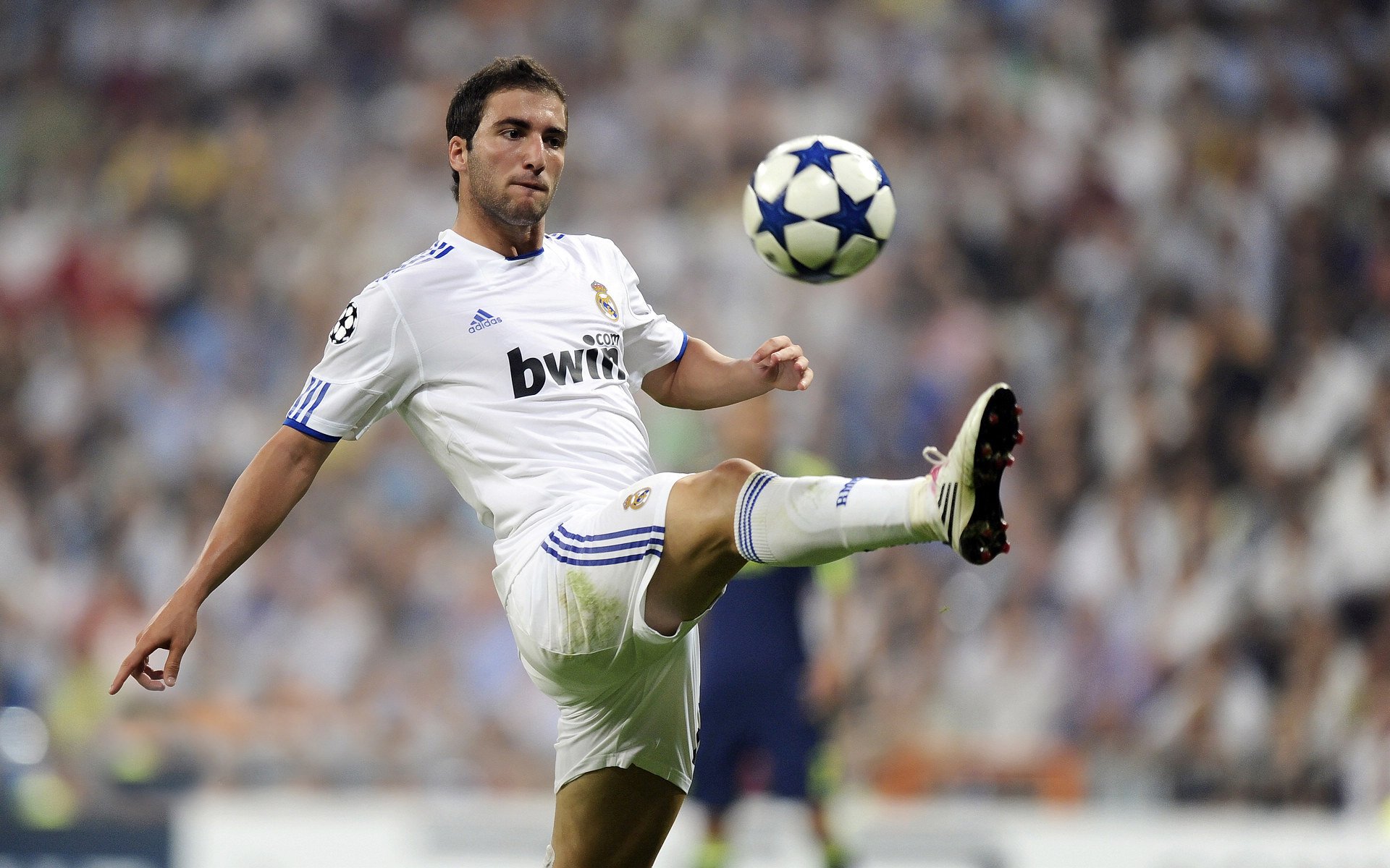 就在刚刚!兰德尔太狠了!加内特队史36年纪录被打破,加内特几届篮板王