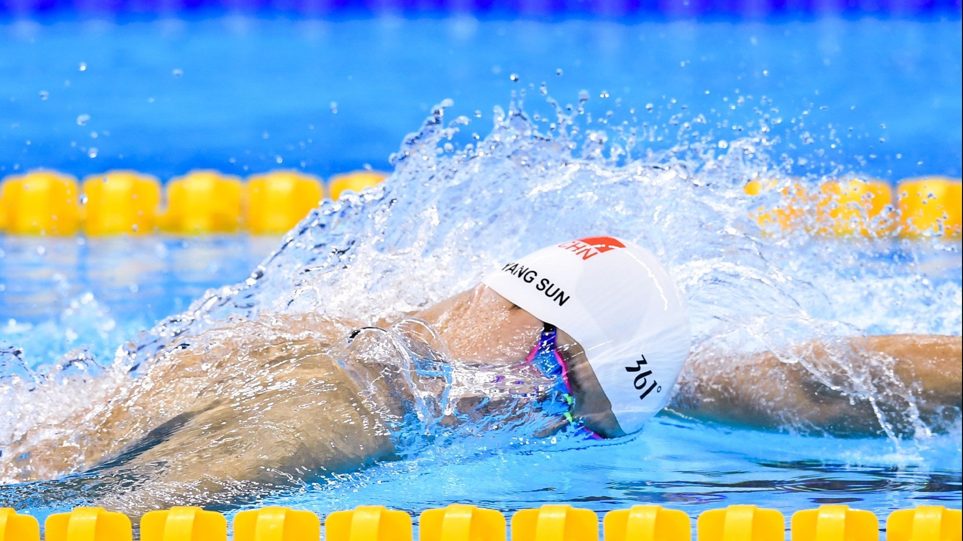 中国足球国家队深化多区域战术适应性训练，国足战术风格